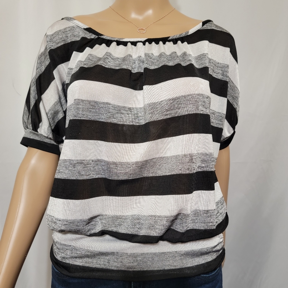 Vivace  size large black gray and white ladies Top . NWOT